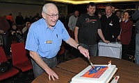 16-Mbr No 1 (Graeme Wilson) cuts the cake